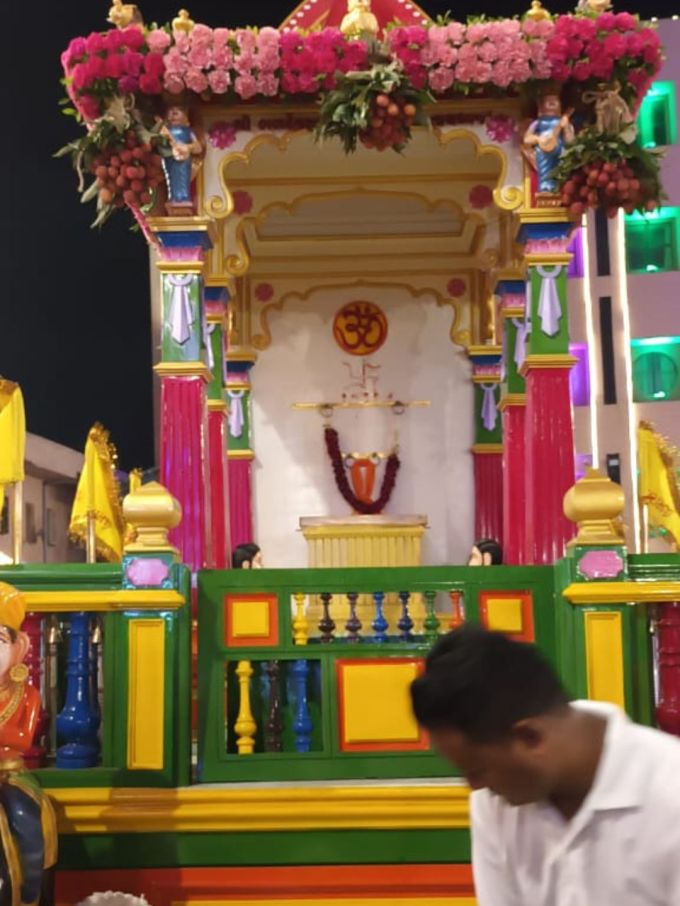 આજે રથયાત્રાના પાવન પર્વ પર ભગવાન જગન્નાથને ખીચડાનો પ્રસાદ ધરાવાયો છે.