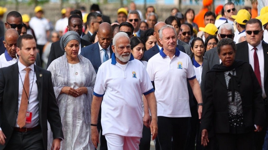 PM Narendra Modi US Visit : પીએમ નરેન્દ્ર મોદી વોશિંગ્ટન પહોંચ્યા, એરપોર્ટ મળ્યું ગાર્ડ ઓફ ઓનર PM Narendra Modi US Visit : પીએમ નરેન્દ્ર મોદી વોશિંગ્ટન પહોંચ્યા, એરપોર્ટ મળ્યું ગાર્ડ ઓફ ઓનર