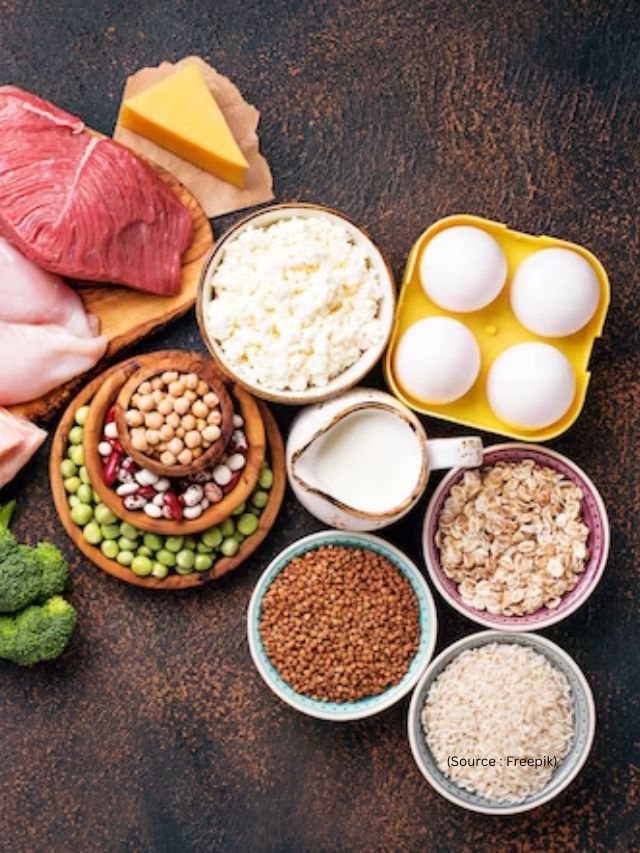 હાઈ પ્રોટીન ડાયટ લો : વજન વ્યવસ્થાપન માટે પ્રોટીન એ અત્યંત મહત્વપૂર્ણ પોષક તત્વ છે. હાઈ પ્રોટીનનું સેવન પૂર્ણતાના હોર્મોન પેપ્ટાઈડ YY ના પ્રકાશનમાં વધારો કરે છે.જે ભૂખ ઘટાડે છે અને પૂર્ણતાને પ્રોત્સાહન આપે છે.માંસ, માછલી,ઇંડા,ડેરી,છાશનું પ્રોટીન, કઠોળ (ફ્રીપિક)