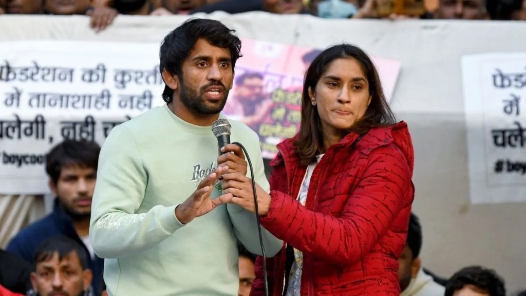 એશિયન ગેમ્સ : બજરંગ પુનિયા, વિનેશ ફોગાટને ટ્રાયલ્સમાં છૂટ આપવાના વિરોધમાં રસ્તા પર ઉતર્યા રેસલર્સ