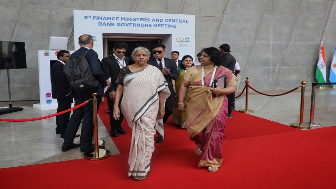 ગાંધીનગરના મહાત્મા મંદિર ખાતે સોમવારે G20 ફાયનાન્સ ટ્રેક મીટિંગમાં દેશના નાણામંત્રી નિર્મલા સીતારમન આવ્યા હતા. (Express photo by Nirmal Harindran)