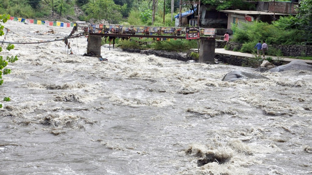 Himachal Pradesh Rain : હિમાચલ પ્રદેશમાં ભારે વરસાદથી તબાહી, 9 લોકોના મોત, ઘણા રસ્તાઓ ધોવાઇ ગયા
