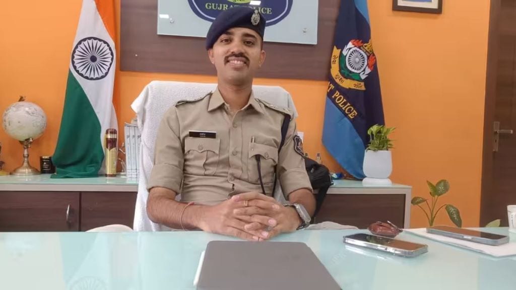 અમદાવાદ ટ્રાફિક અને અકસ્માત : પોલીસ માટે કેવા પડકારો? ‘ટુ-વ્હીલર અને થ્રી-વ્હીલર ચાલક ટ્રાફિક નિયમનું ખુબ ઉલ્લંઘન કરે છે’