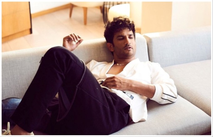 સુશાંત સિંહ રાજપૂત અને કૃતિ સેનને રાબતા ફિલ્મમાં સાથે કામ કર્યું હતું. આ ફિલ્મમાં બંનેની જોડીના ખૂબ વખાણ થયા હતા. બંનેના અફેરની પણ ચર્ચાઓ ઉઠી હતી. જોકે બંનેમાંથી કોઇએ પણ આ અંગે કંઇ ખુલાસો કર્યો ન હતો. સુશાંત સિંહના મોત બાદ કૃતિ ઘણી દુ:ખી થઇ હતી. તે અંતિમ સંસ્કારમાં પણ જોડાઇ હતી. (Photos - Sushantsingrajput)