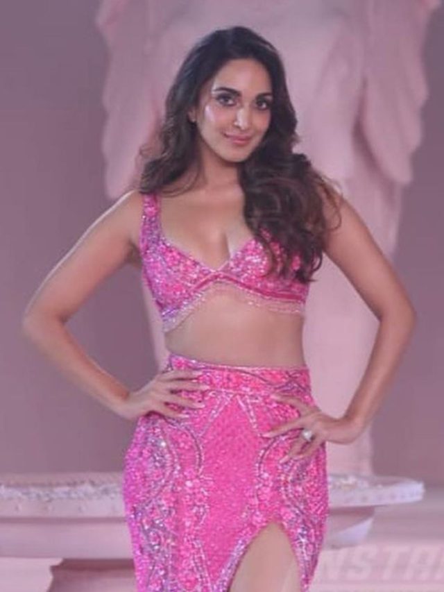 ખરેખર કિયારા અડવાણી બાર્બી લૂકમાં અદ્ભૂત લાગી રહી છે. (ફોટો ક્રેડિટ ઇન્સ્ટન બોલિવૂડ ઇન્સ્ટા)