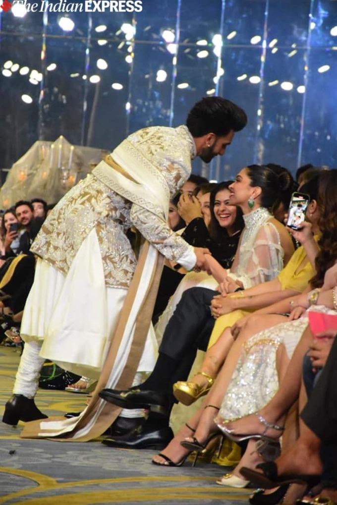 દીપિકા તેની સાસુ અંજુ ભવનાની સાથે જોવા મળી હતી. (તસવીરઃ વરિન્દર ચાવલા)