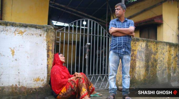 બંગાળમાં 2023 પંચાયતની ચૂંટણીમાં હિંસાનો દોર શરૂઆતથી જ જોવા મળ્યો હતો. નોમિનેશન સમયે પણ હિંસાની ઘટનાઓ બની હતી. હાઇકોર્ટે કેન્દ્રિય દળોને તૈનાત કરવાનો આદેશ પણ આપ્યો હતો. પરંતુ મતદાનના દિવસે પણ પુરતા પ્રમાણમાં કેન્દ્રિય દળોની કંપનીઓ બંગાળ પહોંચી ન હોવાની રાવ છે. પરિણામ એ આવ્યું કે પંચાયત ચૂંટણીમાં બંગાળ હિંસાથી લોહિયાળ બન્યું.