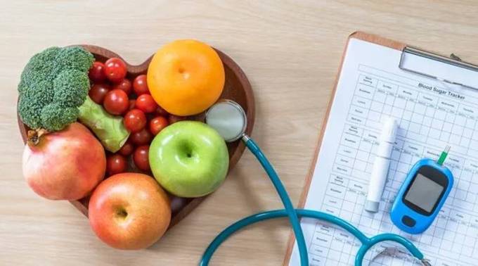 હાઇ ફાઇબરયુક્ત ફળો, શાકભાજી, સૂપ, સલાડ અને પ્લાન સ્મૂધીમાંથી આવતા ફાઇબરનું સેવન કરવાનું રાખો. (સ્રોત: ગેટ્ટી ઈમેજીસ/થિંકસ્ટોક)