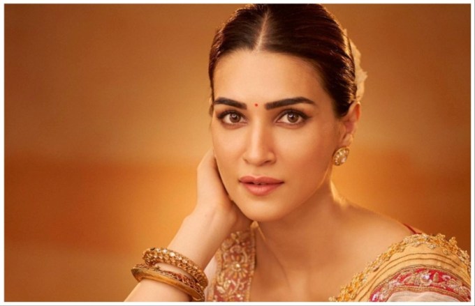 આદિપુરુષ અભિનેત્રી કૃતિ સેનન એ તાજેતરમાં પોતાનું પ્રોડકશન હાઉસ શરૂ કર્યું છે. જેની જાણકારી અભિનેત્રીએ સોશિયલ મીડિયા પર આપી છે. કૃતિ સેનને પોતાના પ્રોડકશન હાઉસનું નામ બ્લ્યુ બટરફ્લાય ફિલ્મ્સ રાખ્યું છે. (Photos - kritisanon Instagram)