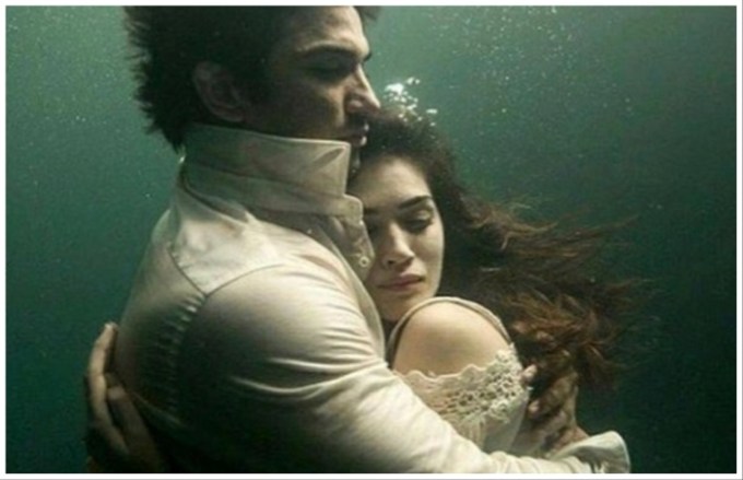 કૃતિ સેનને પોતાના પ્રોડકશન હાઉસની જાહેરાત કરી તો બીજી તરફ એમના પ્રશંસકોએ સુશાંત સિંહ રાજપૂત સાથેની એમની જુની ચેટ શોધી લીધી. ((Photos - ટ્વિટર NRPEnter)