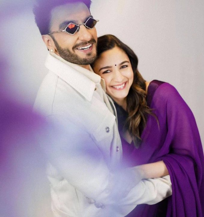 'રોકી ઔર રાની'માં અભિનેત્રી આલિયા ભટ્ટ અને અભિનેતા રણવીર સિંહ મુખ્ય ભૂમિકામાં છે.