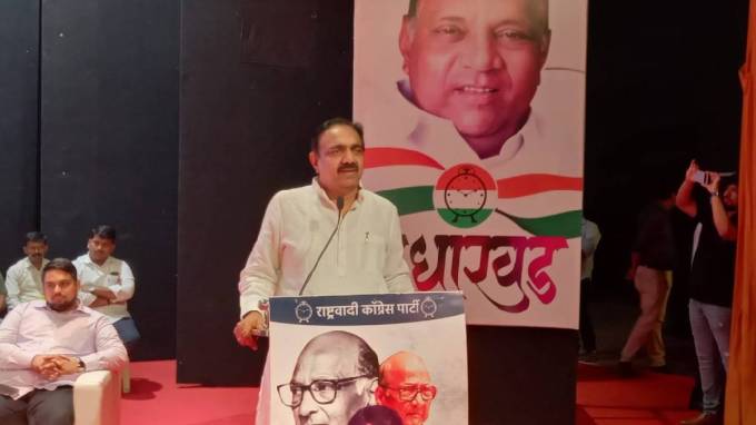 શું તે સહાનુભૂતિ બનાવવા માટે ભેટ હતી? આ પ્રશ્ન પર જયંત પાટીલે કહ્યું હતું કે, "અચાનક તેઓ આવીને મળ્યા હતા. કોનો હેતુ શું હતો તે આજે કહેવું મુશ્કેલ છે. પરંતુ, બધાએ તેમની માફી અને અફસોસ વ્યક્ત કર્યો છે. ઉપરાંત, તેઓએ એક સ્ટેન્ડ પણ રજૂ કર્યું છે કે દરેકને સાથે આવવું જોઈએ. શરદ પવારે કોઈ પ્રતિક્રિયા આપી ન હતી. અમે બહુ ચર્ચા કરી નથી."