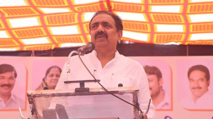 જયંત પાટીલે કહ્યું, "દરેક વ્યક્તિએ આ ઘટના માટે માફી માંગી છે. તેઓએ તેમાંથી કોઈ રસ્તો કાઢવા વિનંતી કરી છે. શરદ પવારે કોઈ પ્રતિક્રિયા આપી નથી," એમ જયંત પાટીલે કહ્યું.