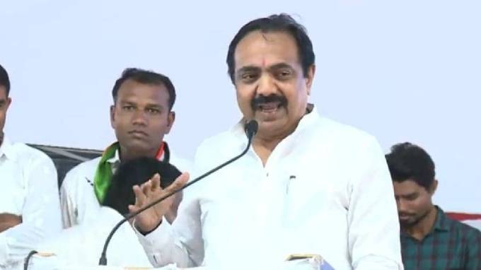 NCPના બળવાખોર ધારાસભ્યો પાર્ટી અધ્યક્ષ શરદ પવારને મળ્યા છે. આ બેઠક બાદ એનસીપીના પ્રદેશ અધ્યક્ષ જયંત પાટીલે વિવિધ વિષયો પર ટિપ્પણી કરી છે.