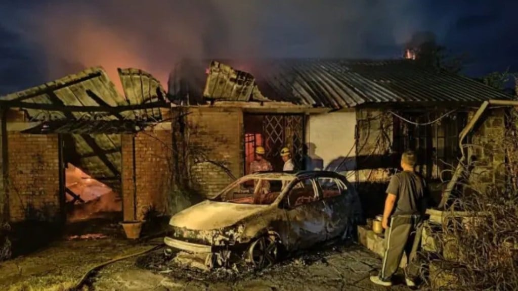 Manipur violence | મણિપુર હિંસા: પ્રદર્શનમાં મહિલાઓ અને પોલીસ વચ્ચે ઘર્ષણ,  મહિલા પરેડ કેસમાં પાંચમી ધરપકડ, આગચંપીની કોશિશ