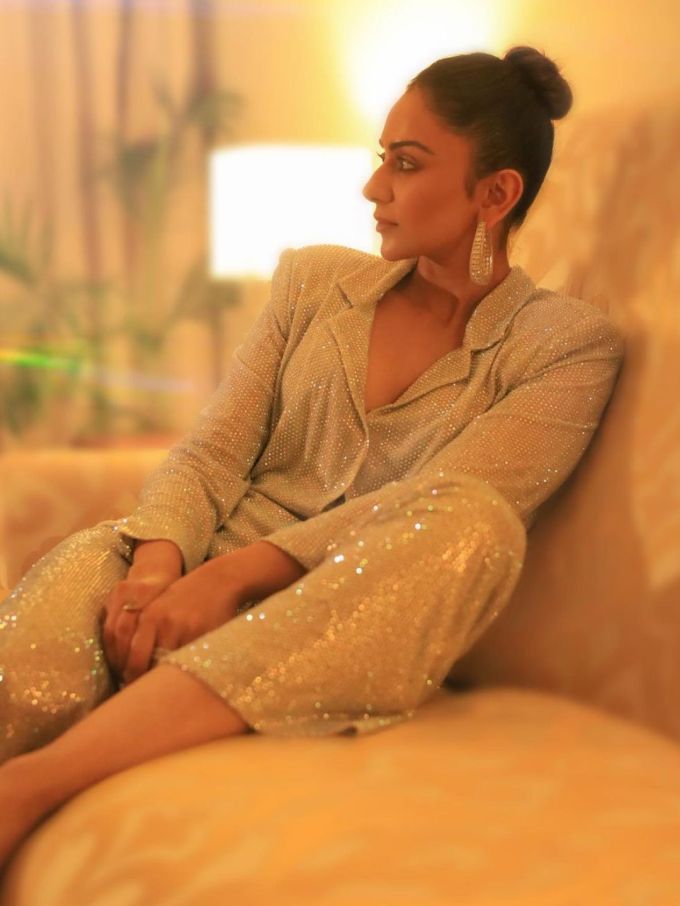 રકુલ પ્રીત સિંહનો આ પાર્ટીવેર લૂક તમે પણ કોપી કરી શકો છો. રકુલ પ્રીત સિંહની ફેશન સ્ટાઇલ હંમેશા લોકોને પ્રેરણા આપે છે. (ફોટો ક્રેડિટ રકુલ પ્રીત સિંહ ઇન્સ્ટાગ્રામ)