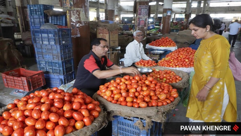 tamato price hike, tomato rate rise, fight for tomato