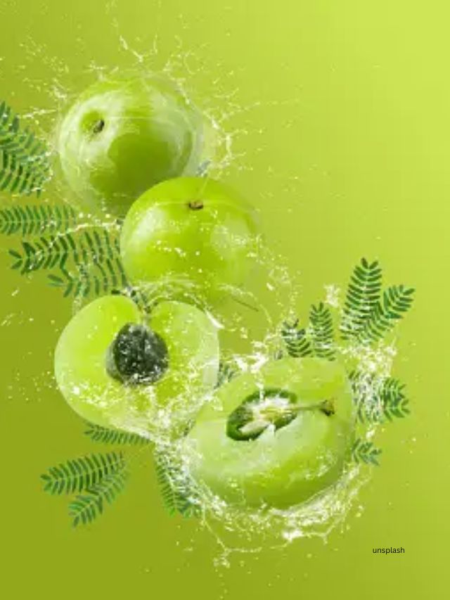 આમળા હોર્મોનલ સમસ્યાઓના કારણે થતા હેયરફોલની માટેની ઉત્તમ રીત છે કારણ કે શુદ્ધ આમળા 5-આલ્ફા રીડક્ટેઝ એન્ઝાઇમનું અવરોધક પણ છે.' આમળાનું નિયમિતપણે મસાલા તરીકે પણ સેવન કરી શકાય છે જેમ કે શાકભાજી, ગ્રેવી અને કરીમાં આમળા પાવડર ઉમેરી શકાય છે.