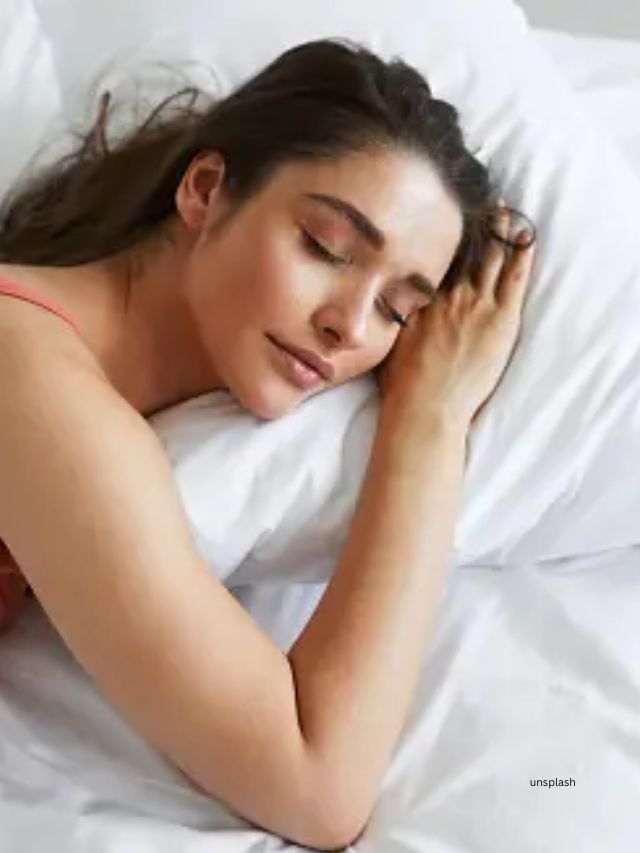 <strong>નિયમિત સૂવાના શેડ્યુઅલ અને પૂરતી ઊંઘ લો :</strong> તહેવારોના દિવસોમાં અમારી ઊંઘનું શેડ્યુઅલ પણ ખોરવાઈ જાય છે. તેથી, દિનચર્યામાં પાછા આવવા માટે, દરરોજ સારી 7-8-કલાક લાંબી ઊંઘ સાથે પ્રારંભ કરો.