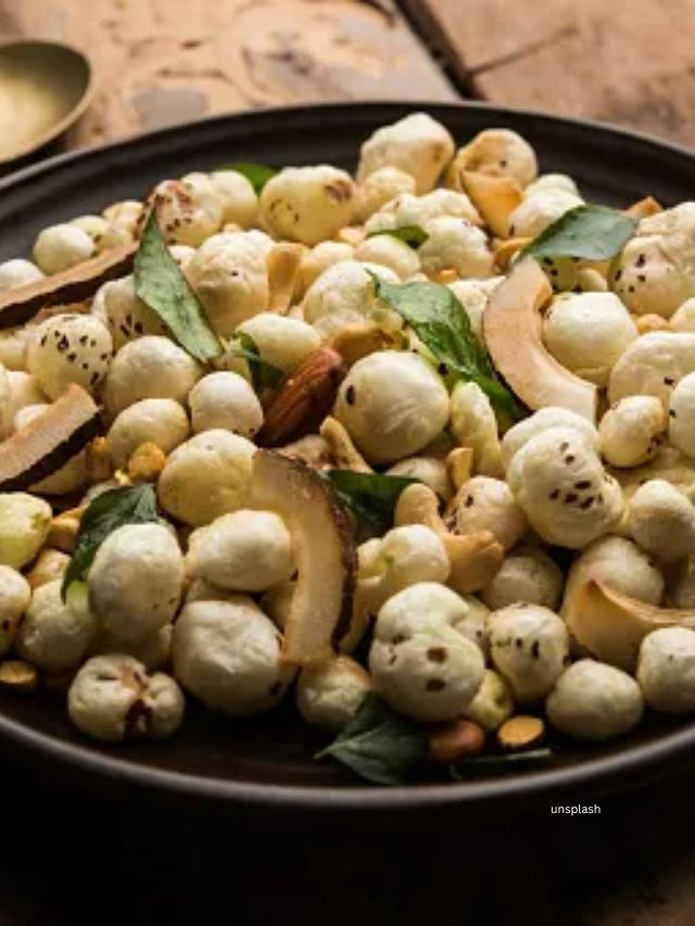 રોશની ચોપરાએ તેના ઇન્સ્ટાગ્રામ પર મખાના ચાટની રેસીપી શેર કરી હતી, થોડી સામગ્રી, સરળ, હેલ્થી અને સ્વાદિષ્ટ સ્વાદ ધરાવતી આ મખાના ચાટ સાંજની ભૂખ સંતોષવા માટે યોગ્ય ઉકેલ છે.