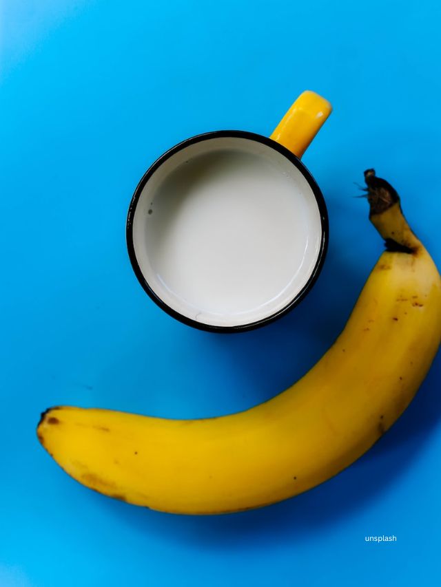 કેળા અને દૂધ સાથે હાઇડ્રેટ કરો : ખરેખર ઉત્સવ માટે તમારી સ્કિન થાકેલી અને નિસ્તેજ ન દેખાય તે માટે પૂરતું પોષણ મેળવવું જોઈએ.