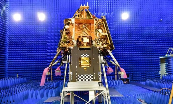 વાલચંદનગર ઇન્ડસ્ટ્રીઝ: કંપનીએ જણાવ્યું હતું કે, તેણે લોન્ચ વ્હીકલમાં ઉપયોગમાં લેવાતા ક્રિટિકલ બૂસ્ટર સેગમેન્ટ્સ S200, ફ્લેક્સ નોઝલ કંટ્રોલ ટેન્કેજ અને S200 ફ્લેક્સ નોઝલ હાર્ડવેર પૂરા પાડ્યા છે. (તમામ તસવીરોઃ ISRO)