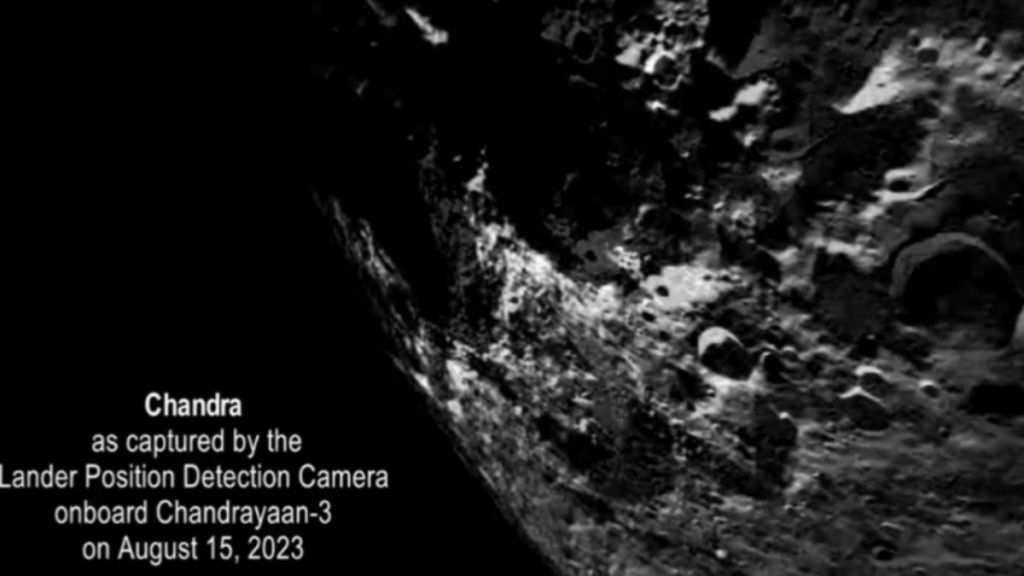 Chandrayaan 3 : ચંદ્રયાન 3 એ મોકલેલી લેટેસ્ટ તસવીર જોઈ? ચંદ્ર જુઓ નજીકથી, સફળતાપૂર્વક લેન્ડર ‘ડિબુસ્ટીંગ’ થયું