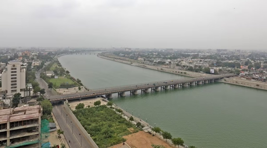 ગુજરાત હાઈકોર્ટે સાબરમતી નદીમાં ઝીરો વેસ્ટ ડિસ્ચાર્જ માટે નક્કર એક્શન પ્લાન માંગ્યો