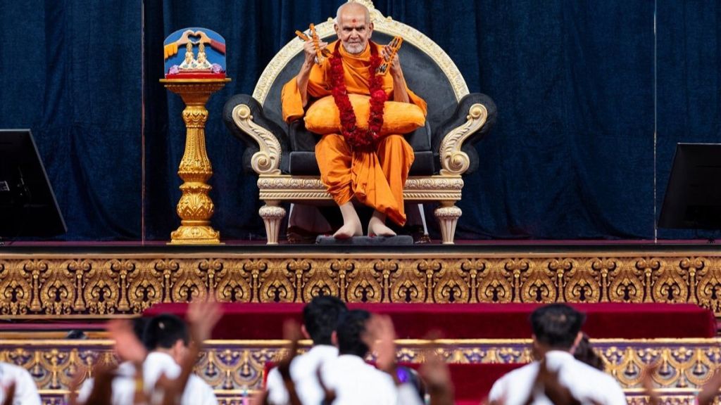 અમેરિકા : ન્યૂજર્સીના રોબિન્સવિલમાં BAPS સ્વામિનારાયણ અક્ષરધામ ખાતે હજારો કિશોરો અને કિશોરીઓએ મેળવી જીવનઘડતરની પ્રેરણા