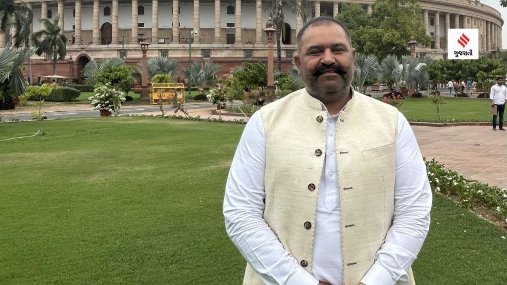 AAP : અરવિંદ કેજરીવાલને બેવડો ઝટકો, આપના એકમાત્ર સાસંદ સુશીલ કુમાર રિંકુ લોકસભામાંથી સસ્પેન્ડ, દિલ્હી સેવા બિલ પણ પાસ