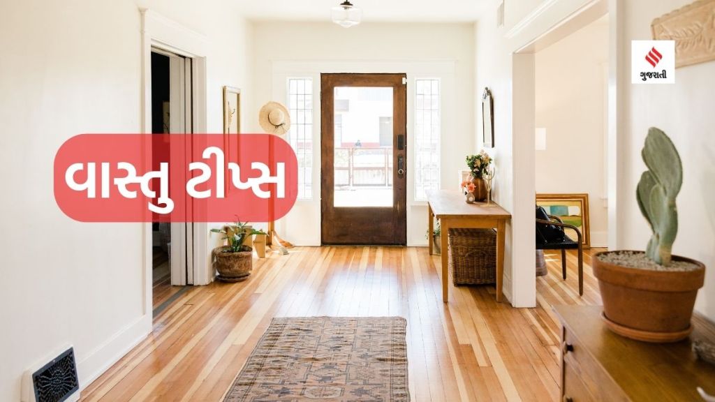 Vastu Tips For Bedroom: સુખી લગ્ન જીવન માટેની વાસ્તુ ટીપ્સ; બેડરૂમમાં આ વસ્તુઓ ભૂલથી પણ ન રાખવી, પતિ-પત્ની વચ્ચે થશે ઝઘડો