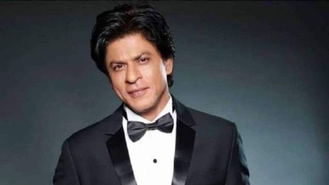 બોલિવૂડના કિંગ ખાન તરીકે જાણીતા શાહરૂખ ખાન ચંદ્ર પર જમીનનો એક ટુકડો ધરાવે છે. આ જમીન તેણે પોતે નથી ખરીદી પરંતુ તેને એક ઓસ્ટ્રેલિયન મહિલા ચાહકે ભેટમાં આપી હતી.