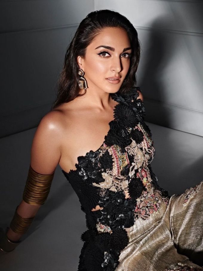 કિયારા અડવાણીએ પોતાના ડાયટ પ્લાન અંગે કહ્યું હતું કે, તે પોતાની જાતને ફિટ રાખવા માટે બ્રેકફાસ્ટમાં હેલ્ધી અને સીઝનલ ફ્રૂટ ખાઇ છે. (ફોટો ક્રેડિટ કિયારા અડવાણી ઇન્સ્ટા)