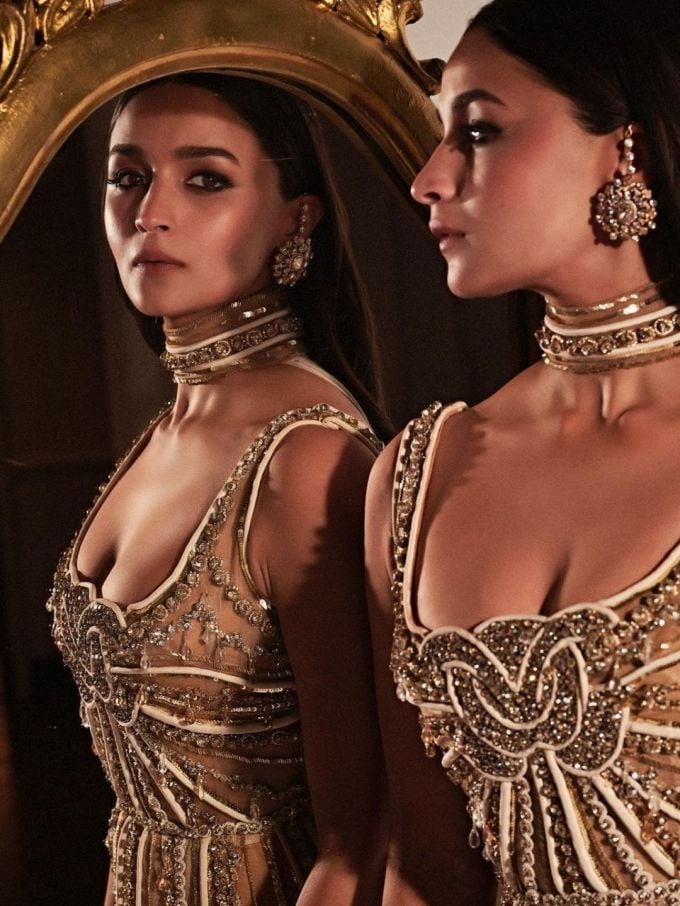 તે જ સમયે, આલિયાના લંડનના ઘરની કિંમત ભારતીય ચલણમાં 37 કરોડ છે. (ફોટો ક્રેડિટ આલિયા ભટ્ટ ઇન્સ્ટા)