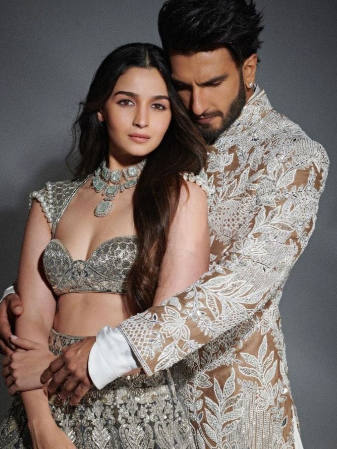 તાજેતરમાં આલિયા ભટ્ટ અને રણવીર કપૂરે મનીષ મલ્હોત્રાના આઉટફિટમાં રેમ્પ વોક કર્યું હતું.  (ફોટો ક્રેડિટ આલિયા ભટ્ટ ઇન્સ્ટા)