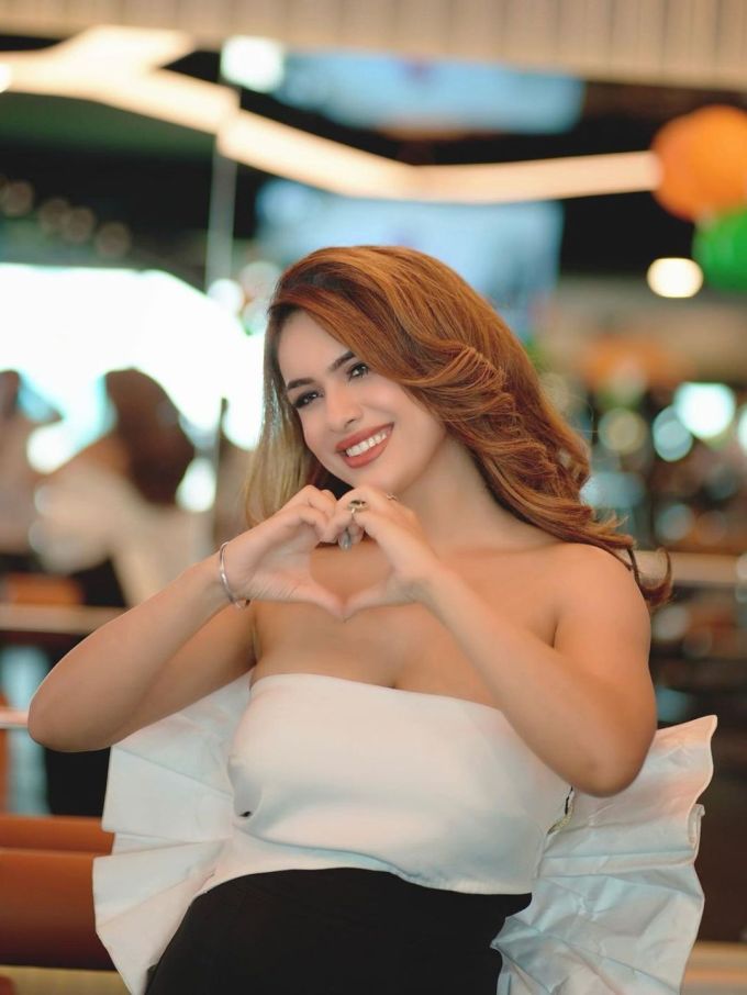 નેહા મલિકની આ તવીરો જોઇને ફેન્સ તો ફિદા થઇ ગયા છે અને કોમેન્ટનો વરસાદ કર રહ્યા છે.  (ફોટો ક્રેડિટ નેહા મલિક ઇન્સ્ટા)