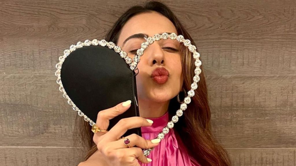 Rakul Preet Singh Photos; રકુલ પ્રીત સિંહ બાર્બી ઇન બ્લ્યૂ અલગ અંદાજમાં, જુઓ ફોટો Rakul Preet Singh Photos; રકુલ પ્રીત સિંહ બાર્બી ઇન બ્લ્યૂ અલગ અંદાજમાં, જુઓ ફોટો