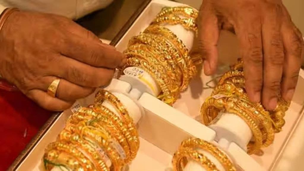 Gold Investment: સોનાના ભાવ દિવાળીમાં ક્યાં પહોંચશે, હાલના ભાવે ખરીદી કરવી કે કેમ? જાણો માર્કેટ એક્સપર્ટ્સ પાસેથી