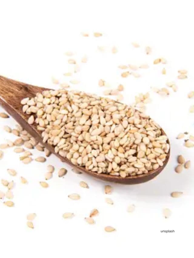 તલમાં વિટામિન્સ અને મિનરલ્સનો સમાવેશ થાય છે જે ત્વચાની વિવિધ બિમારીઓની સારવાર માટે જાણીતા છે અને વાળ માટે પણ સારા છે. અહીં કેટલાક સૌંદર્ય લાભો છે, જાણો