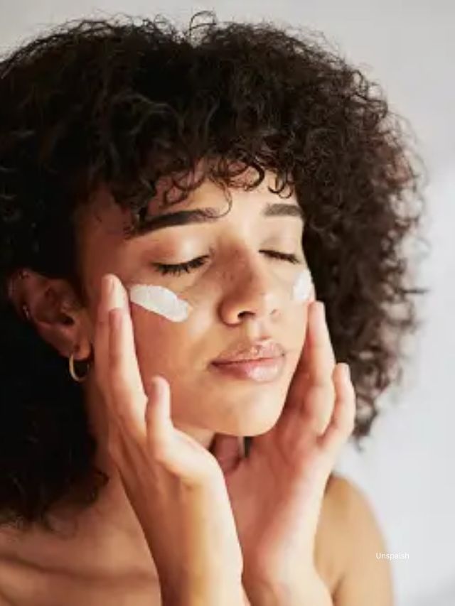 ગ્લુટાથિઓન યુક્ત ફેસવોશ કોમ્બિનેશન સ્કીન માટે યોગ્ય છે.