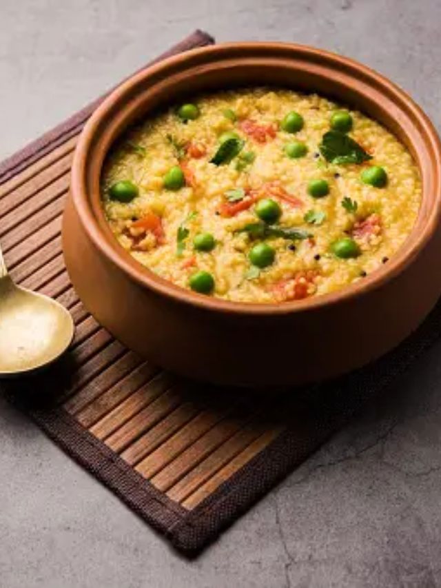 <strong>ખાસ દાલિયાનું સેવન કરો :</strong> બાબા રામદેવ અનુસાર, દલિયામાં ઘઉં, મગ, બાજરી, ચોખા, તલ અને અજમો મિક્ષ કરીને ખાસ કરીને દલિયા તૈયાર કરવામાં આવે છે. આ બધા મીલેટ્સ વજન કંટ્રોલ કરવામાં ખુબજ અસરદારક છે.