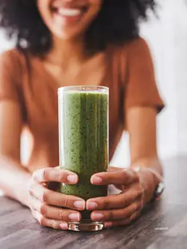 <strong>દૂધીનો જ્યુસ પીવો :</strong> વજન કંટ્રોલ કરવા માટે દૂધીનો જ્યુસ ખુબજ અસરદારક સાબિત થઇ શકે છે. આ જ્યુસમાં ફાઈબર ભરપૂર માત્રામાં હોય છે જે વેઇટ કંટ્રોલ કરવામાં મદદ કરે છે. ફાઈબર પેટ લાંબા સમય સુધી ભરેલું રાખે છે અને ભૂખ ઓછી લાગે છે.