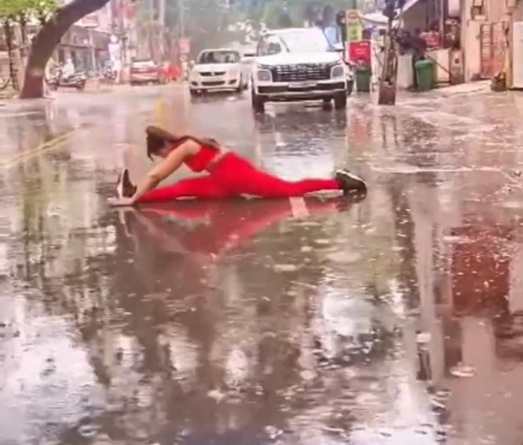 rajkot yoga trainer shoot video on road