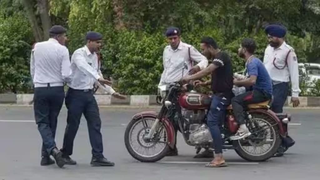 Traffic Challan Complaint: ટ્રાફિક પોલીસે ખોટી રીતે ઇ-ચલણ મોકલ્યુ છે? રદ કરવા શું કરશો? Traffic Challan Complaint: ટ્રાફિક પોલીસે ખોટી રીતે ઇ-ચલણ મોકલ્યુ છે? રદ કરવા શું કરશો?