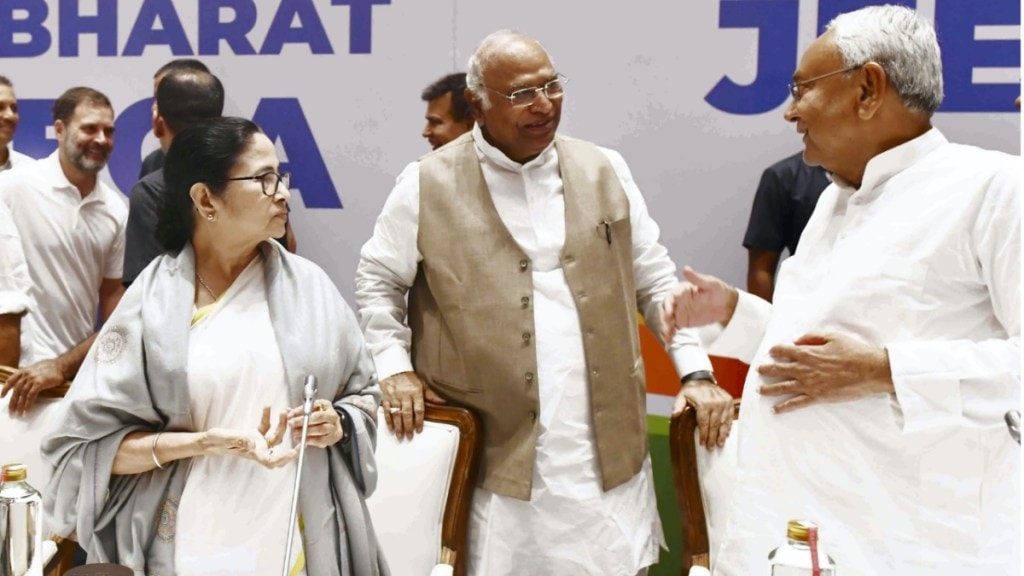 INDIA meet : ત્રણ બેઠકો બાદ પણ ત્રણ વાતો જણાવવા ખચકાઇ રહ્યું છે I.N.D.I.A, ડર કે પછી રણનીતિનો ભાગ? INDIA meet : ત્રણ બેઠકો બાદ પણ ત્રણ વાતો જણાવવા ખચકાઇ રહ્યું છે I.N.D.I.A, ડર કે પછી રણનીતિનો ભાગ?