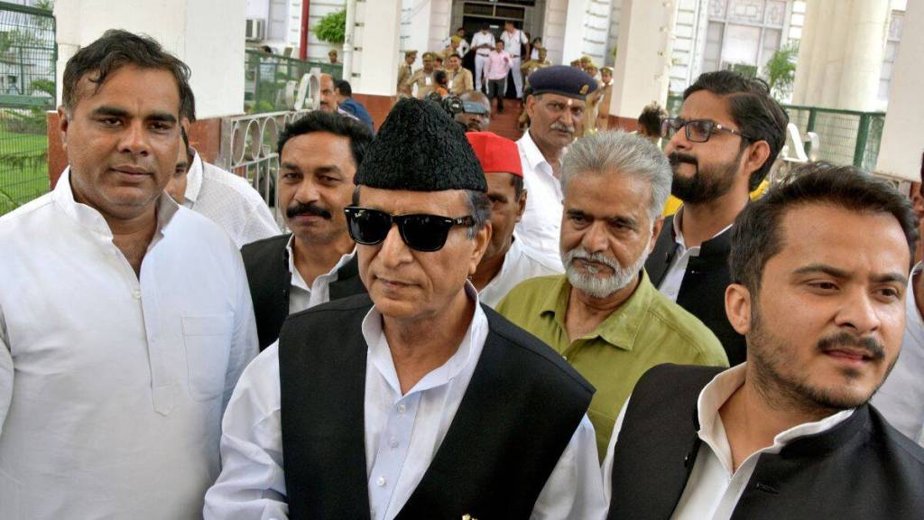 Azam Khan: SP નેતા આઝમ ખાન અને તેમના નજીકના સહયોગીઓના ઘર પર ત્રણ દિવસ સુધી દરોડા, 800 કરોડની કરચોરીની આશંકા
