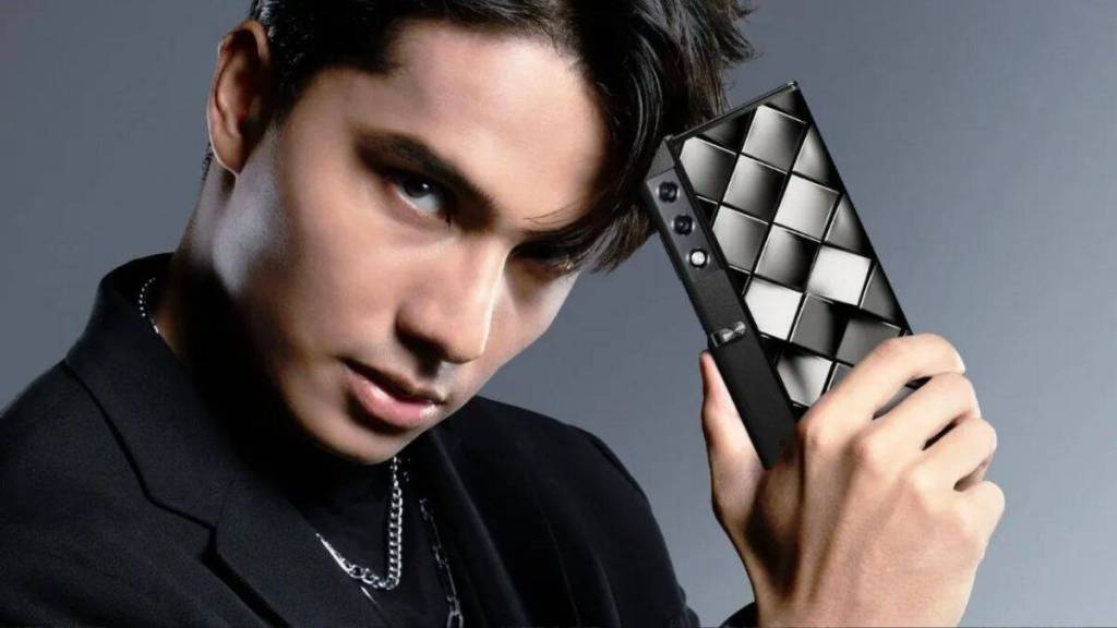 Honor V Purse : મોટા અને વજનદાર મોબાઇલને કહો ટાટા-બાયા, પર્સ જેવો ફોલ્ડેબલ સ્માર્ટફોન લોન્ચ, જે તમને આપશે સ્ટાઇલિશ લૂક, ફિચર અને કિંમત વિશે જાણો વિગતવાર Honor V Purse : મોટા અને વજનદાર મોબાઇલને કહો ટાટા-બાયા, પર્સ જેવો ફોલ્ડેબલ સ્માર્ટફોન લોન્ચ, જે તમને આપશે સ્ટાઇલિશ લૂક, ફિચર અને કિંમત વિશે જાણો વિગતવાર