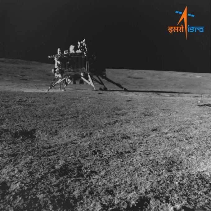 ISRO પ્રથમ સૌર મિશન: ચંદ્ર મિશનની સફળતા પછી ઇસરોએ દેશના પહેલા સૂર્ય મિશન અંતર્ગત આદિત્ય એલ1 ને આંધ્ર પ્રદેશના શ્રીહરિકોટા અંતરિક્ષ કેન્દ્રથી શનિવારે લોન્ચ કર્યું હતું.