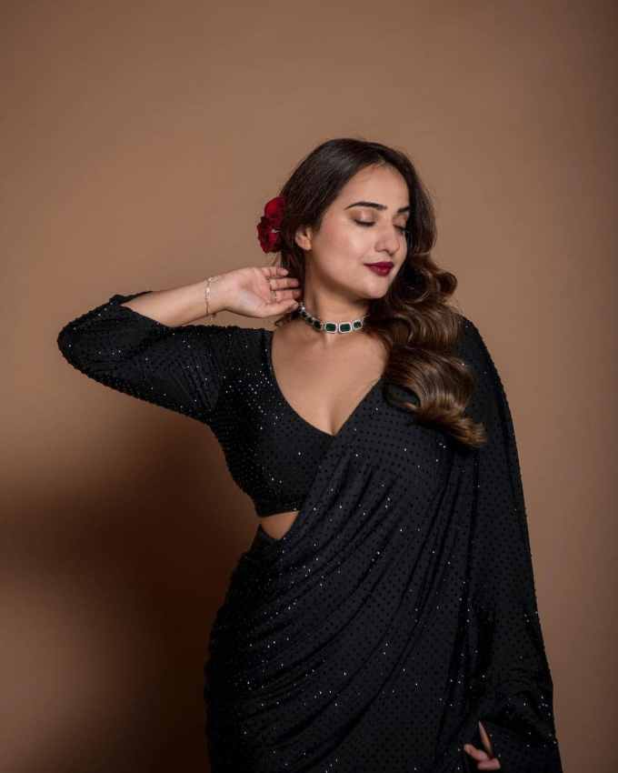 કુશા કપિલાએ તાજેતરમાં એક ઇન્ટરવ્યુ આપ્યું હતું. જેમાં તેણે પોતાના નિવેદનમાં જણાવ્યું હતું કે, અર્જુન અને હું એકબીજાને ડેટ કરી રહ્યાં હોવાની વાતો અફવા છે.