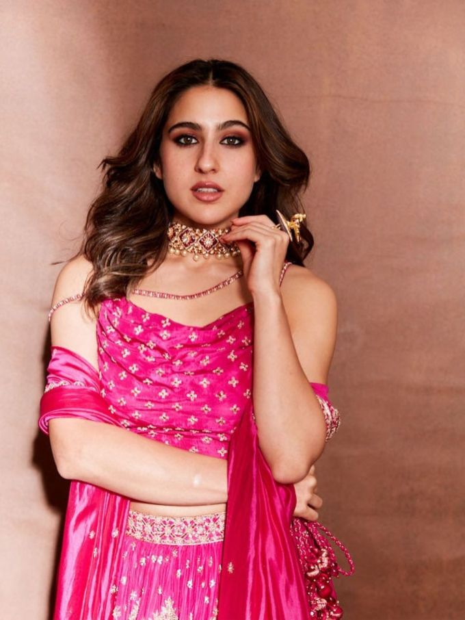 સારા અલી ખાને રક્ષાબંધનના પર્વની તૈમુર અને જેહ સાથે ધામધૂમથી ઉજવણી કરી, જુઓ ફોટા સારા અલી ખાને રક્ષાબંધનના પર્વની તૈમુર અને જેહ સાથે ધામધૂમથી ઉજવણી કરી, જુઓ ફોટા